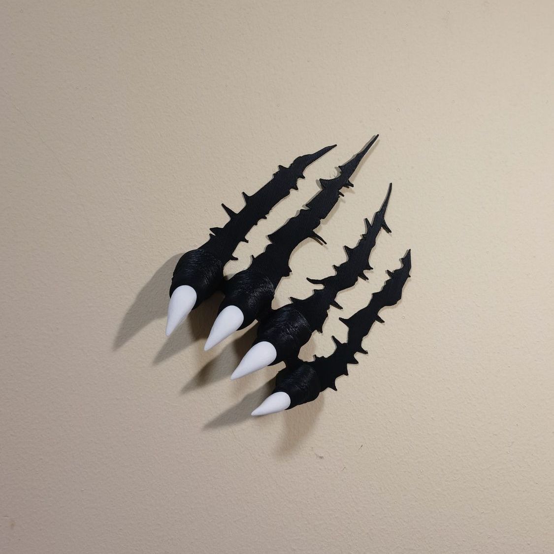 Creative 3D "Venom Claw" decal—versatile sticker for covering scratches; suitable for headlights, wheel arches, and electric vehicle bodies. 副图